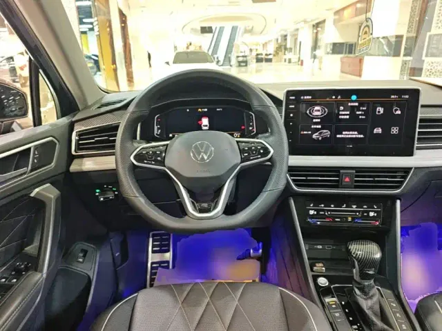 Volkswagen Tiguan L — Фото автомобиля 10