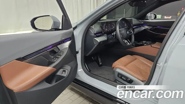 BMW 5-Series 5 серия (G60) 530i xDrive M Sport — Фото автомобиля 8