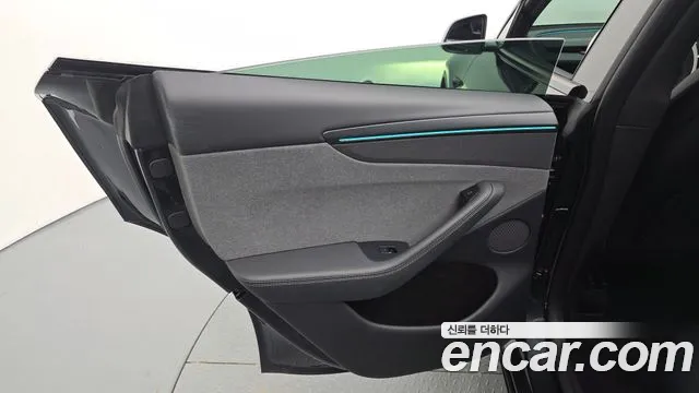 Tesla Model Y — Фото автомобиля 14