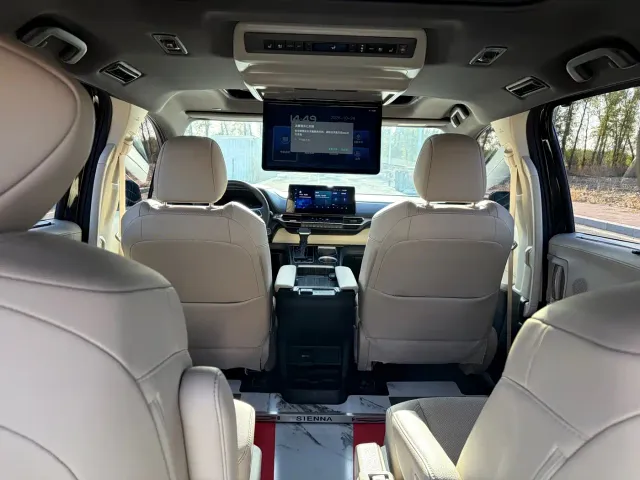 Toyota Sienna — Фото автомобиля 11