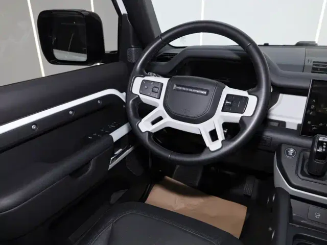 Land Rover Defender — Фото автомобиля 26