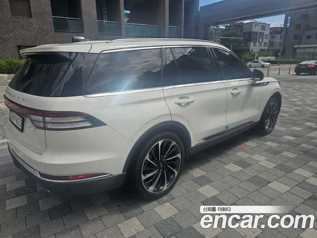 Lincoln Aviator 2nd Gen — Фото автомобиля 2