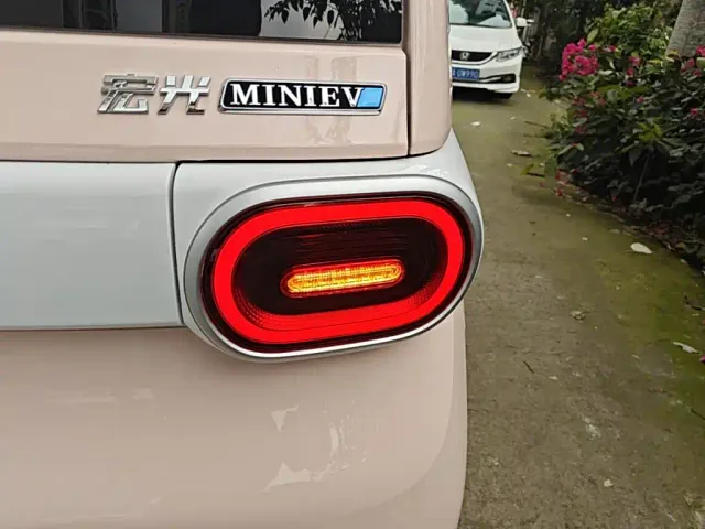 Wuling Hongguang Mini EV — Фото автомобиля 23