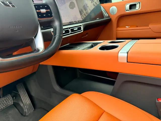 Li Auto L8 — Фото автомобиля 22