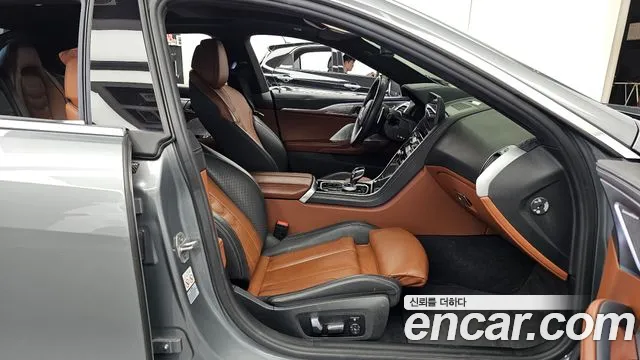BMW 8 Series G15 — Фото автомобиля 11