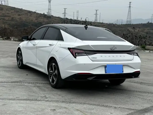 Hyundai Elantra — Фото автомобиля 9