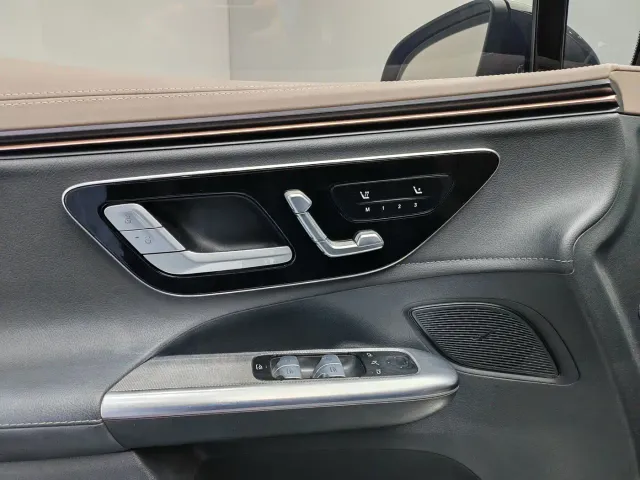 Mercedes-Benz EQE SUV — Фото автомобиля 17