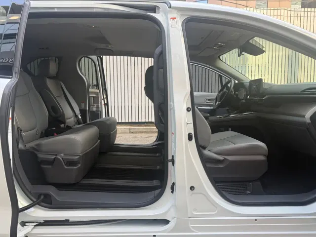 Toyota Granvia — Фото автомобиля 10