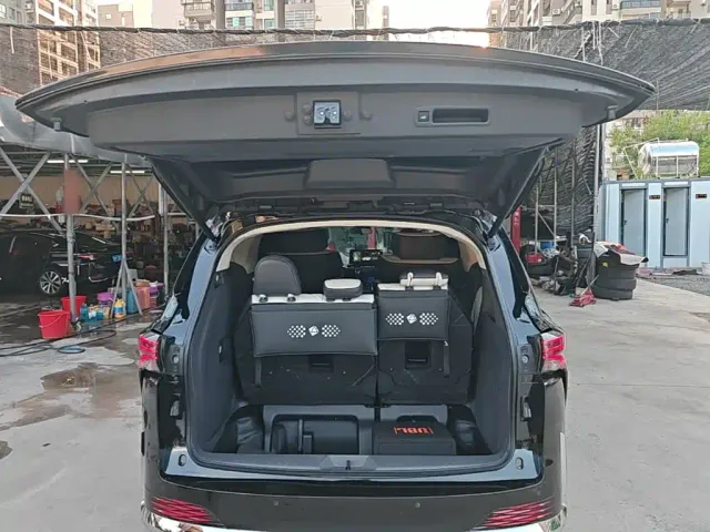 Toyota Sienna — Фото автомобиля 18