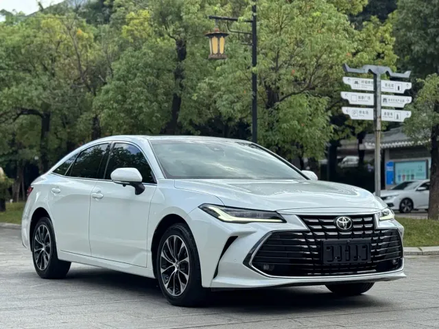 Toyota Avalon — Фото автомобиля 3