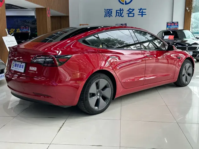 Tesla Model 3 — Фото автомобиля 7