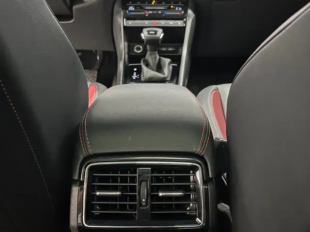 Skoda Karoq — Фото автомобиля 10