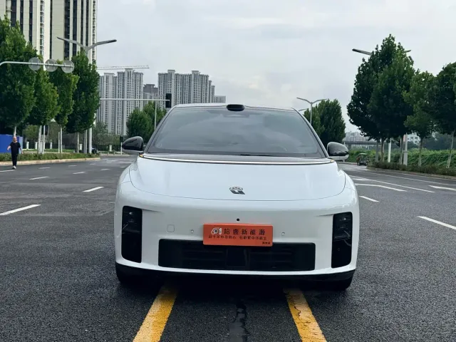 Li Auto i6 — Фото автомобиля 2