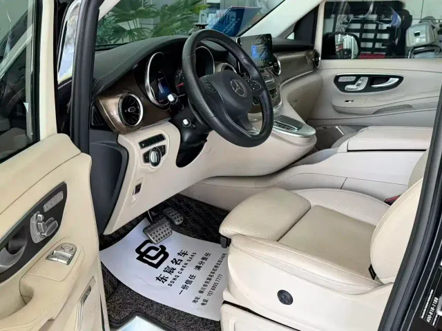 Mercedes-Benz V-Class — Фото автомобиля 29