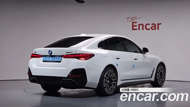 BMW i4 — Фото автомобиля 2