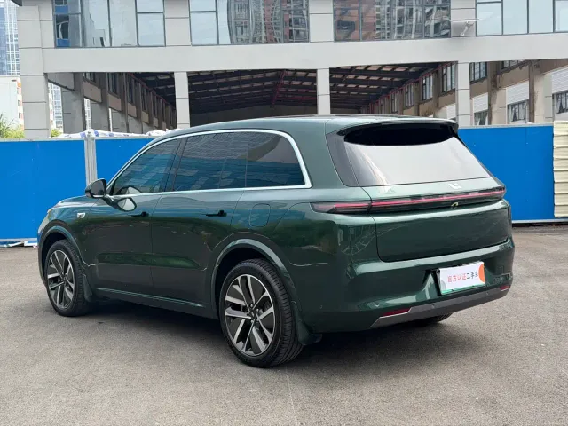 Li Auto L8 — Фото автомобиля 12