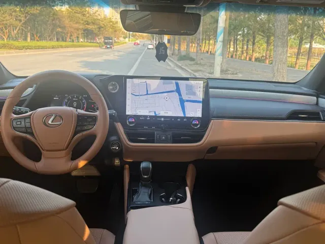 Lexus ES — Фото автомобиля 5