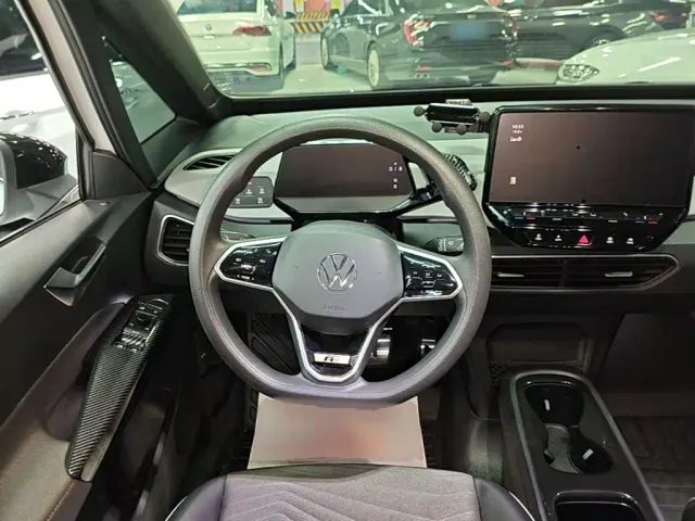 Volkswagen ID.3 — Фото автомобиля 10