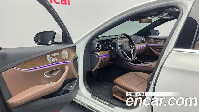 Mercedes-Benz E-Class — Фото автомобиля 5