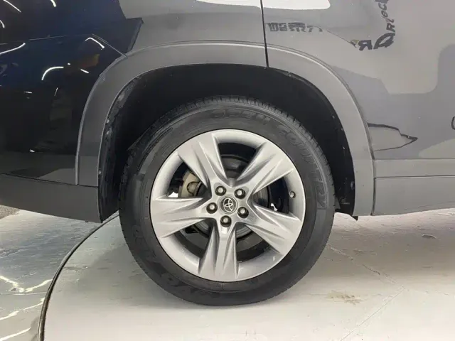 Toyota Highlander — Фото автомобиля 12