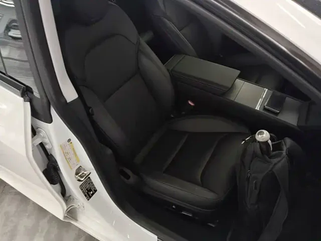 Tesla Model 3 — Фото автомобиля 24