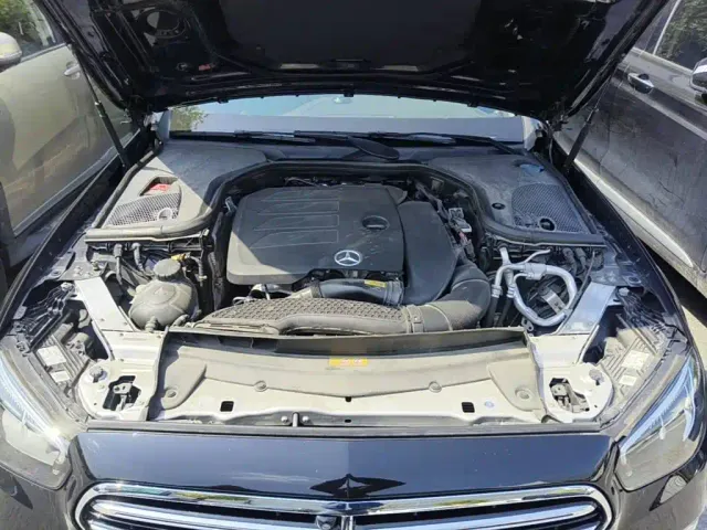 Mercedes-Benz E-Class — Фото автомобиля 3