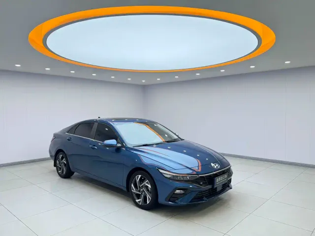 Hyundai Elantra — Фото автомобиля 3
