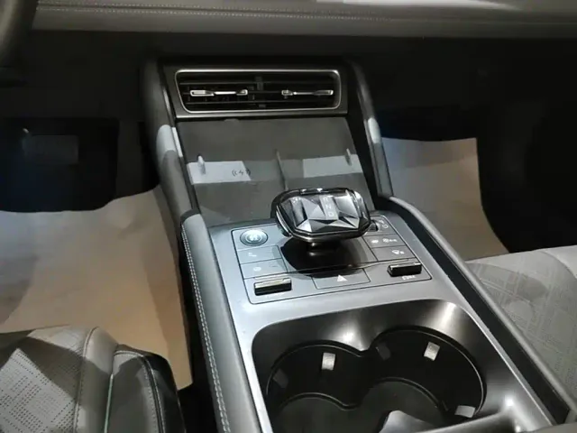 BYD Qin L — Фото автомобиля 13