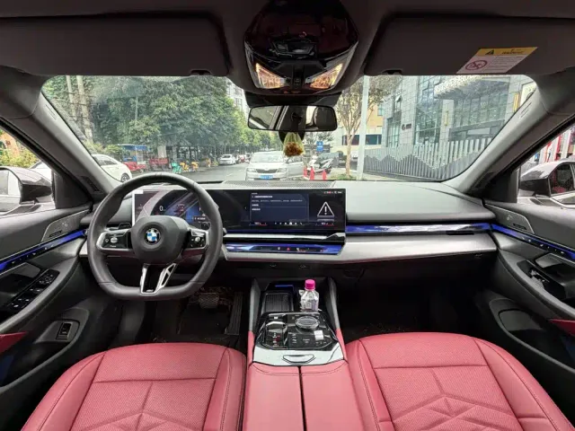 BMW 5 Series — Фото автомобиля 13