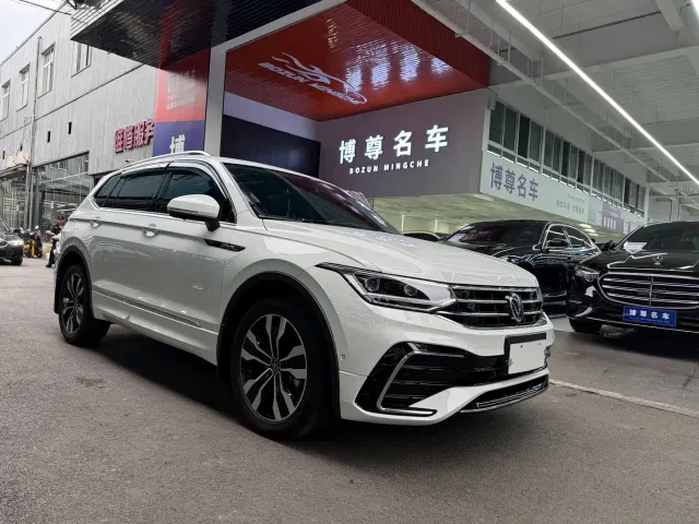 Volkswagen Tiguan L — Фото автомобиля 3