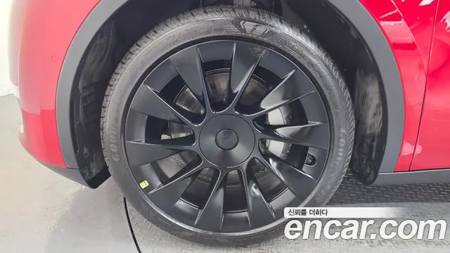 Tesla Model Y — Фото автомобиля 5