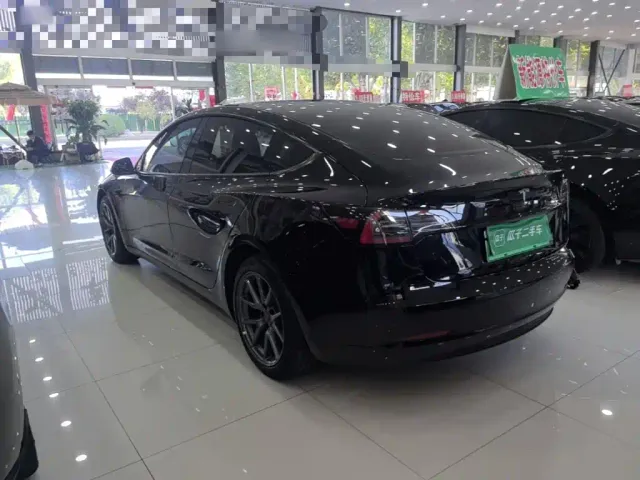 Tesla Model 3 — Фото автомобиля 4