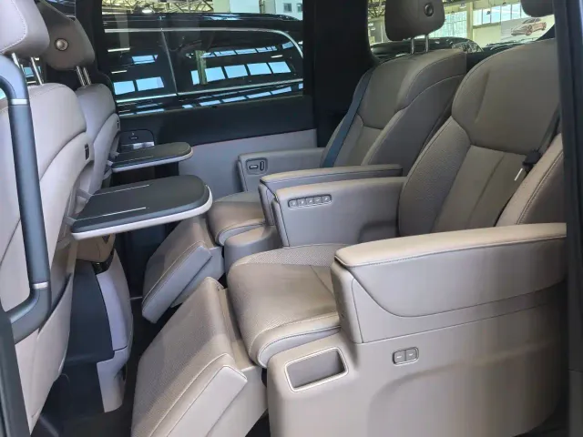 Li Auto MEGA — Фото автомобиля 9