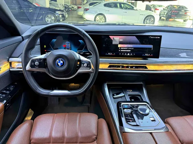 BMW i7 — Фото автомобиля 17