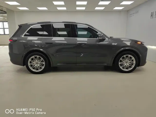 Li Auto L8 — Фото автомобиля 5