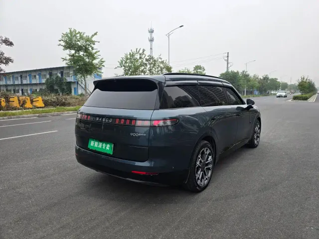 Lynk & Co 900 — Фото автомобиля 9