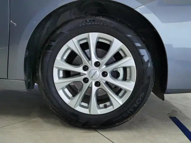 Roewe i5 — Фото автомобиля 6