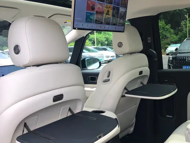 Li Auto MEGA — Фото автомобиля 25