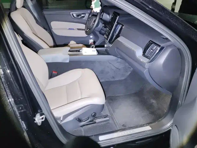 Volvo XC60 — Фото автомобиля 8