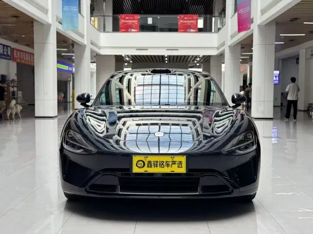 Xiaomi SU7 — Фото автомобиля 2