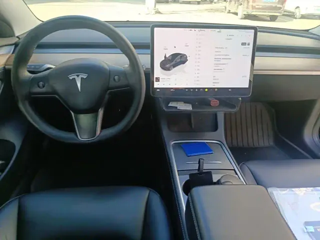 Tesla Model 3 — Фото автомобиля 5
