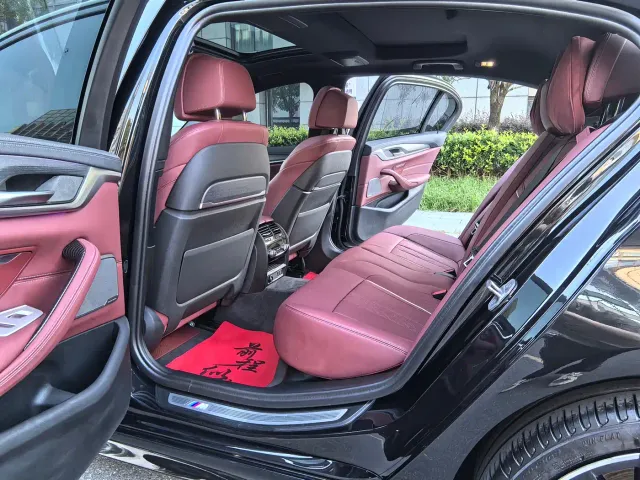 BMW 5 Series — Фото автомобиля 10