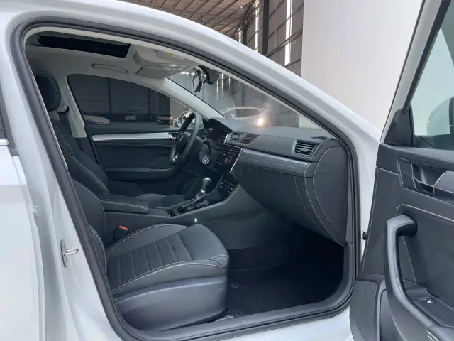 Skoda Superb — Фото автомобиля 23