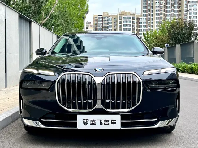 BMW 7 Series — Фото автомобиля 2