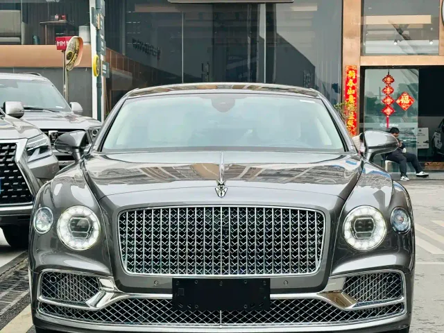 Bentley Flying Spur — Фото автомобиля 2
