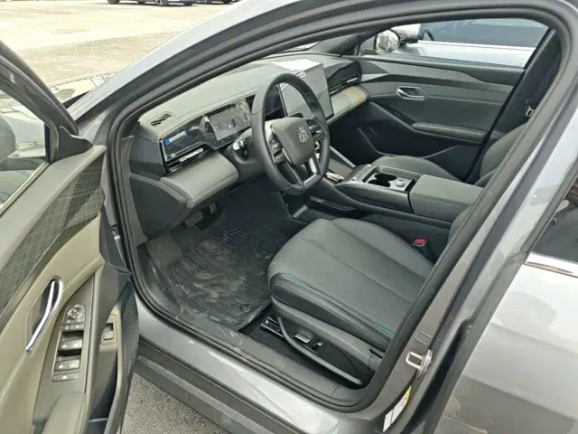 BYD Qin L — Фото автомобиля 15
