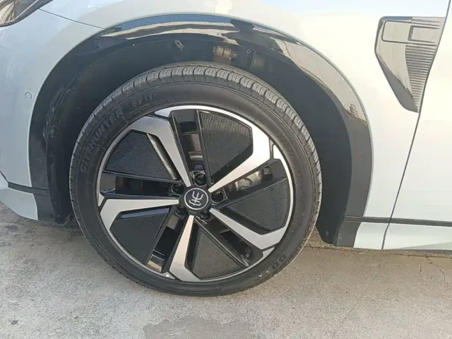 BYD Song L EV — Фото автомобиля 22