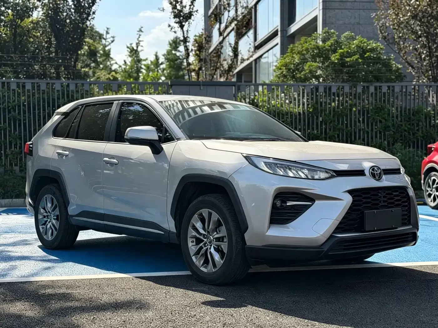 Toyota Wildlander 2022 2.0L CVT AWD Luxury PLUS Edition — Фото автомобиля 3