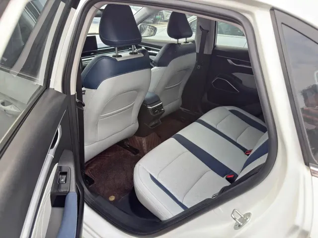 Geely Emgrand — Фото автомобиля 5