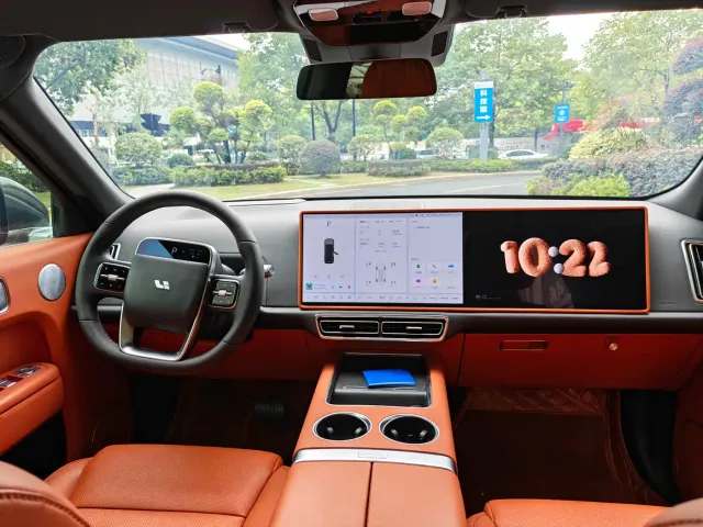 Li Auto L9 — Фото автомобиля 10